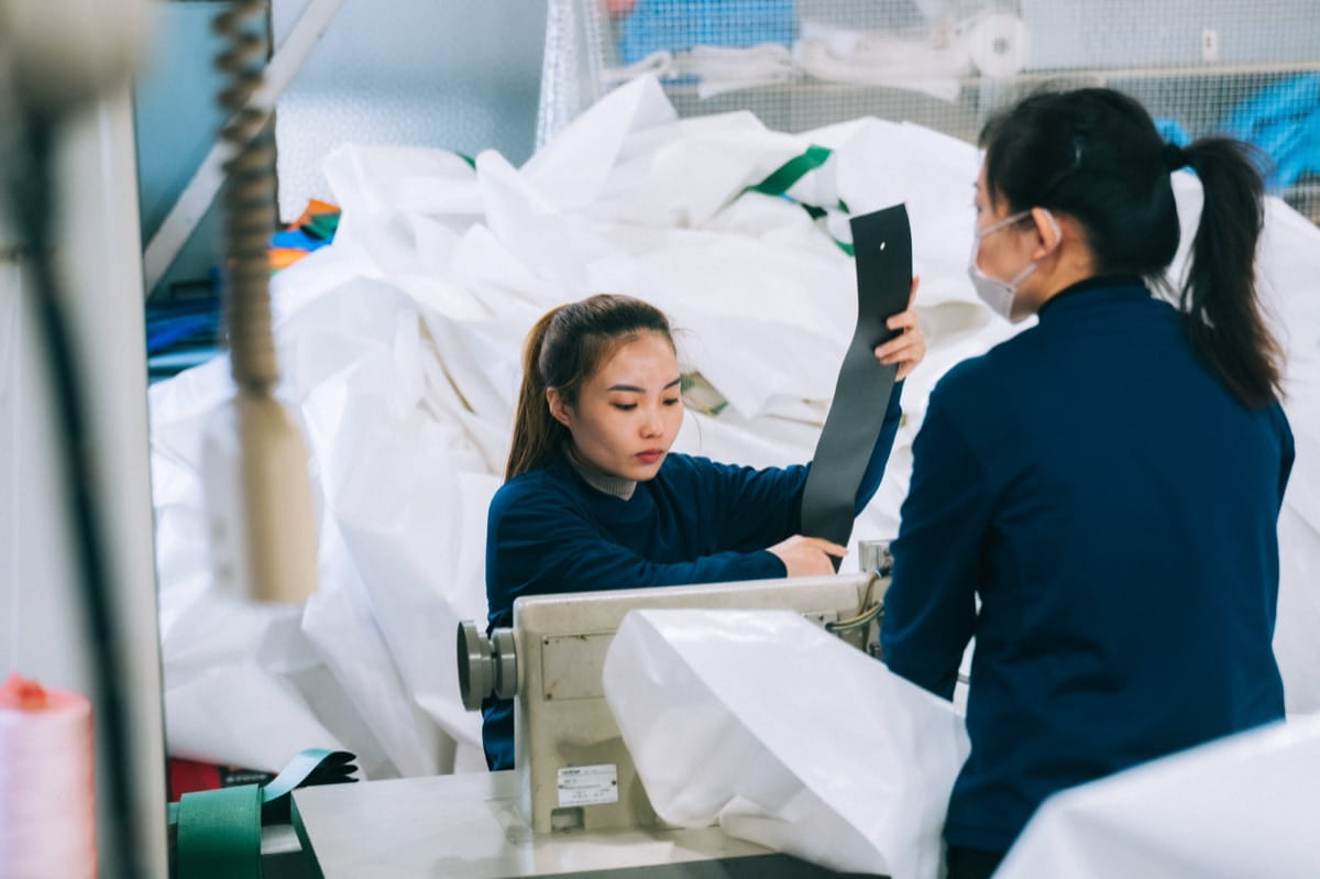 包装資材の手作業工程